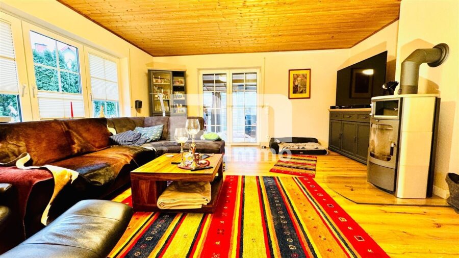 Hochwertiges Einfamilienhaus in traumhafter Ortsrandlage mit Einliegerbereich - EG Wohn / Esszimmer offen / 2x Zugang Terrasse